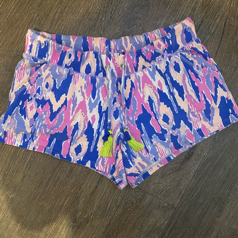 * NWOT *Lilly Pulitzer Blue and Pink Patterned Athletic Shorts